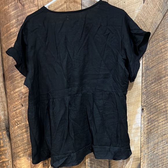 NWT Solid Butterfly Sleeve Collared Button Up Blouse. -A6 - Picture 4 of 6